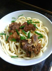 撈面和湯面各有優(yōu)缺點(diǎn)