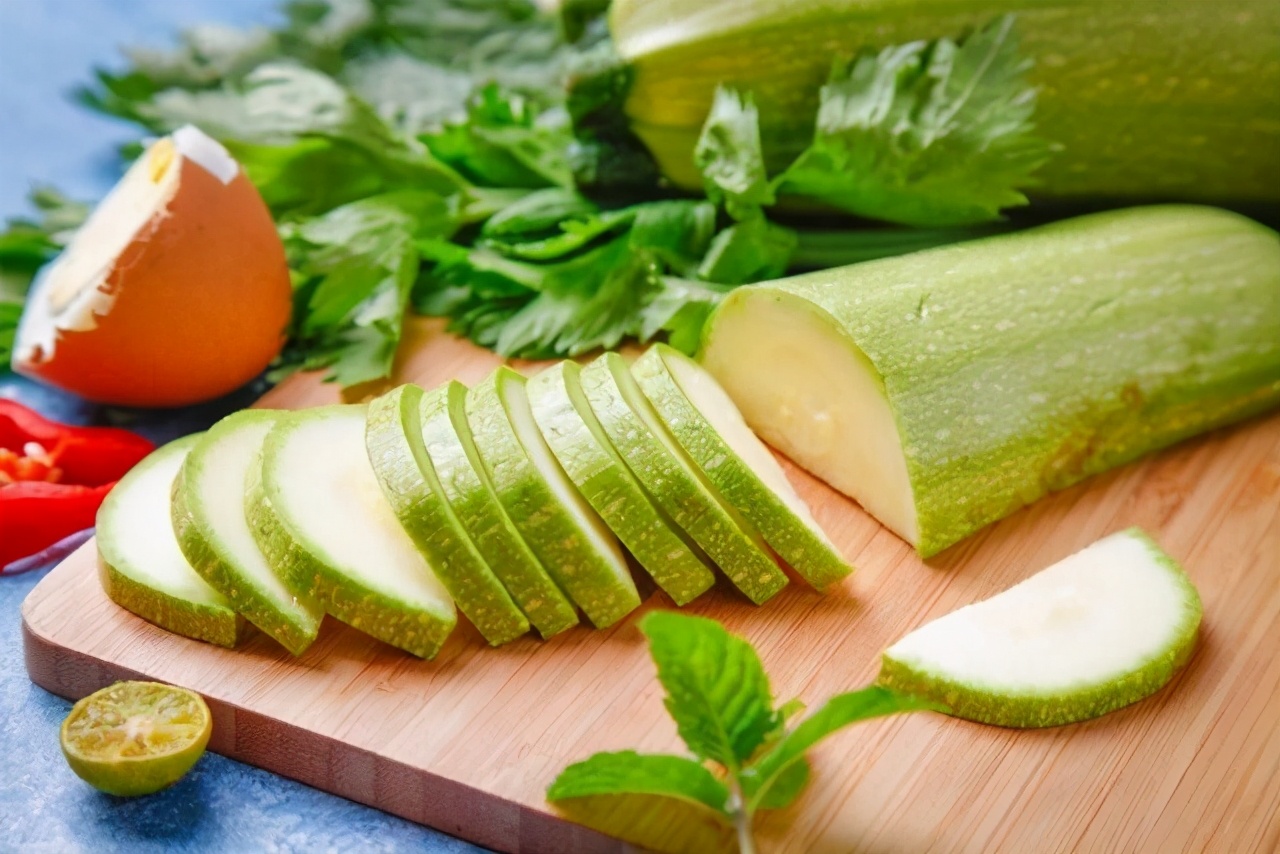 注意！這四種蔬菜要少買，吃多了會(huì)給身體添負(fù)擔(dān)，但我們卻不知道