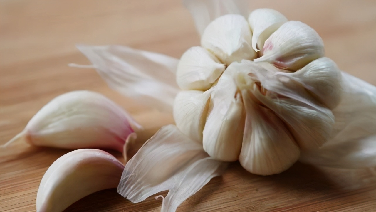 你真的會挑大蒜嗎？這幾種大蒜白給都不要，菜販往往不會告訴你