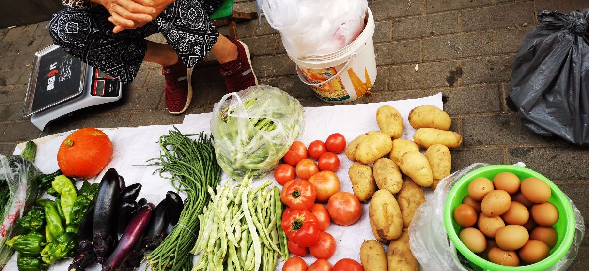 蔬菜的配送價格：路邊老人賣的水果蔬菜是自家產(chǎn)的么？